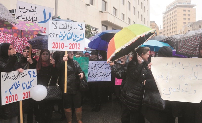 حراك المتعاقدين الثانويين خلال اعتصامهم تزامنا مع انعقاد جلسة مجلس النواب	محمود الطويل﻿