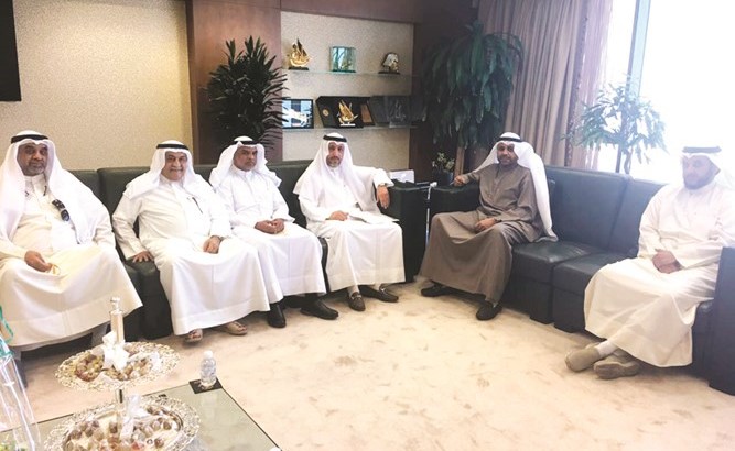 محمد الجبري خلال استقباله احمد الضويحي وعددا من أعضاء اتحاد حملات الحج ﻿