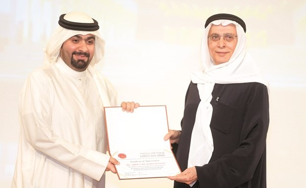 د.مصطفى بهبهاني مكرما عبدالعزيز الرئيس﻿