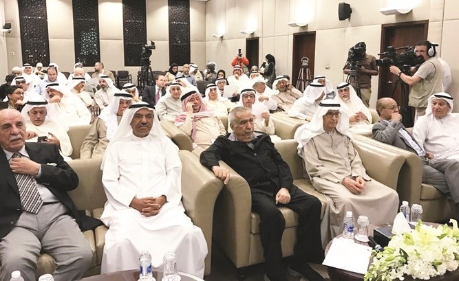 حمزة عباس ود. عبدالرحمن العوضي ومحمد السنعوسي﻿