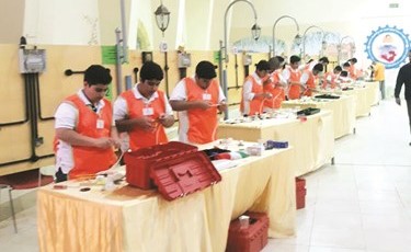 جانب من مسابقة التطبيقات الصناعية﻿