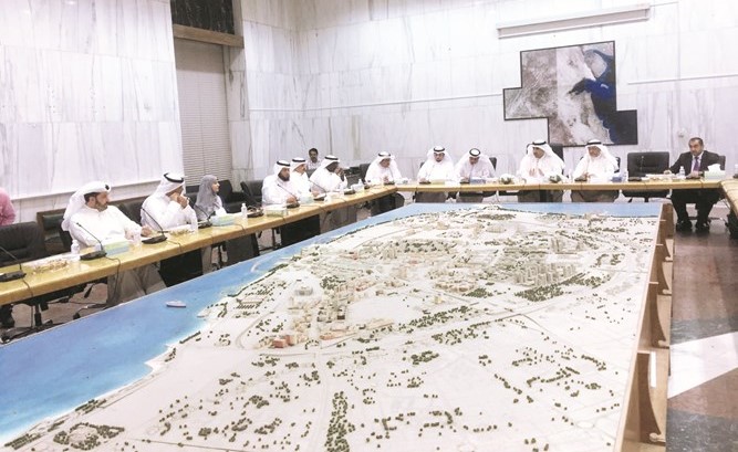 أسامة العتيبي مترئسا ورشة العمل﻿