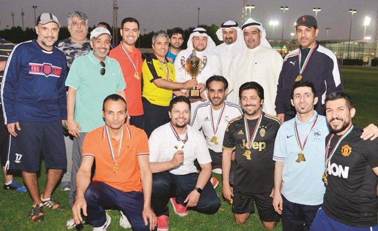 دشتي مع الفريق البطل﻿