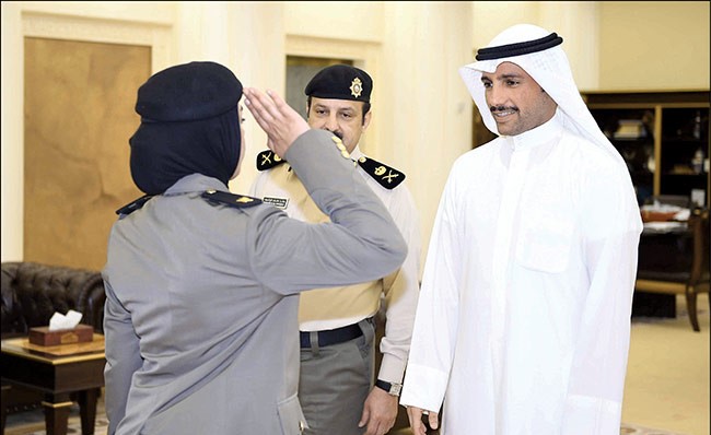 رئيس مجلس الأمة مرزوق الغانم خلال استقباله الدفعة الثانية من حرس المجلس