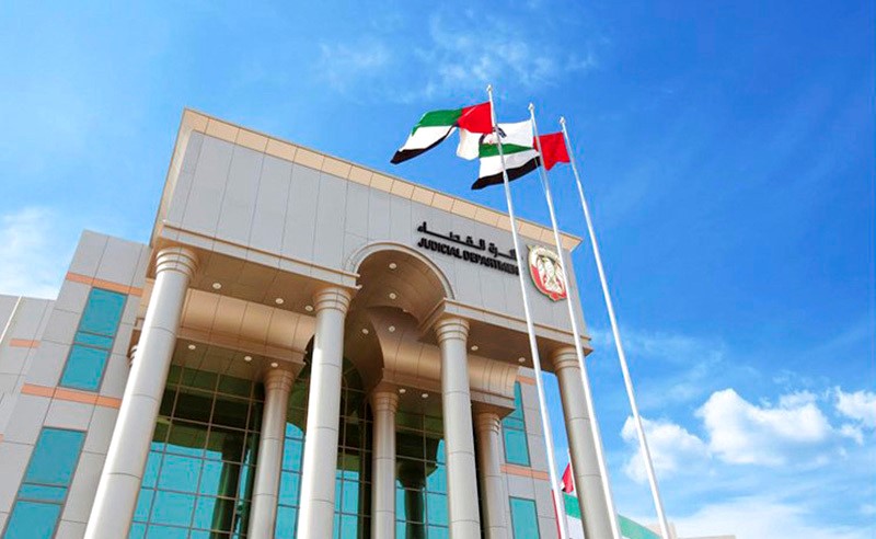 تُخفي زواجها السريّ للحصول على تذاكر سفر