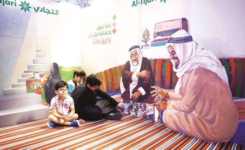 إقبال لافت على جناح البنك التجاري في «غراند أفنيوز»
