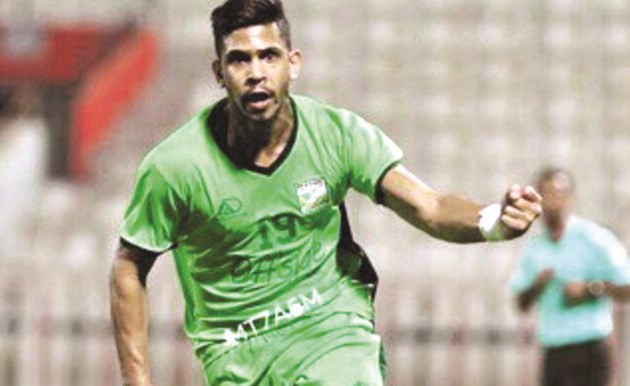 لاعب العربي احمد القلاف سجل هدفي الفوز﻿