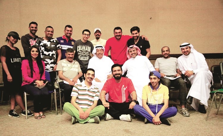 الفرج وبندر طلال السعيد مع فريق عمل فنتازيا﻿