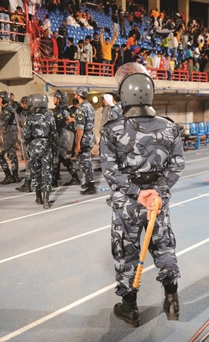 الأمن يساهم بضبط الوضع داخل الملاعب﻿