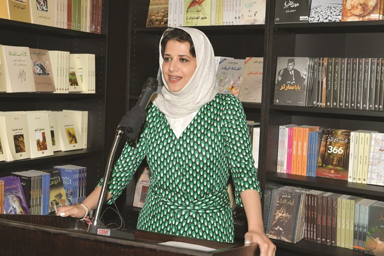 مديرة مكتبة تكوين الروائية بثينة العيسى﻿