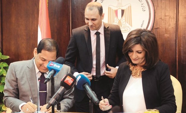 مكرم توقع مع محافظ الغربية بروتوكولا لمكافحة ظاهرة الهجرة غير الشرعية ﻿