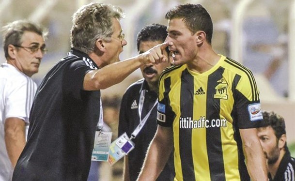 الأسترالي جيمس ترويسي حاول حل القضية وديا دون جدوى ﻿