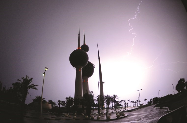 برق وغيوم ﻿