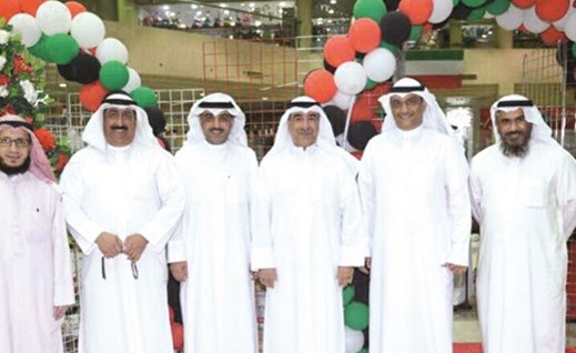 رئيس وأعضاء مجلس الإدارة خلال الافتتاح﻿