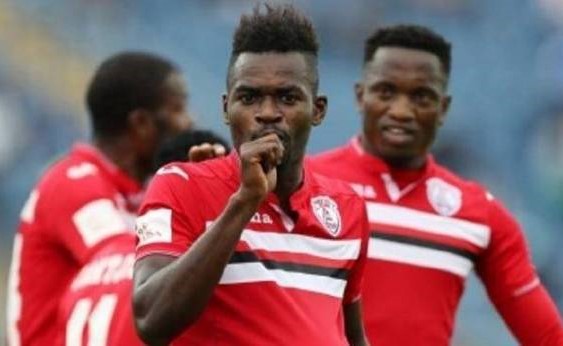 بالفيديو.. زلة لسان تفضح لاعب كرة القدم الغاني..."أشكر زوجتي وعشيقتي"