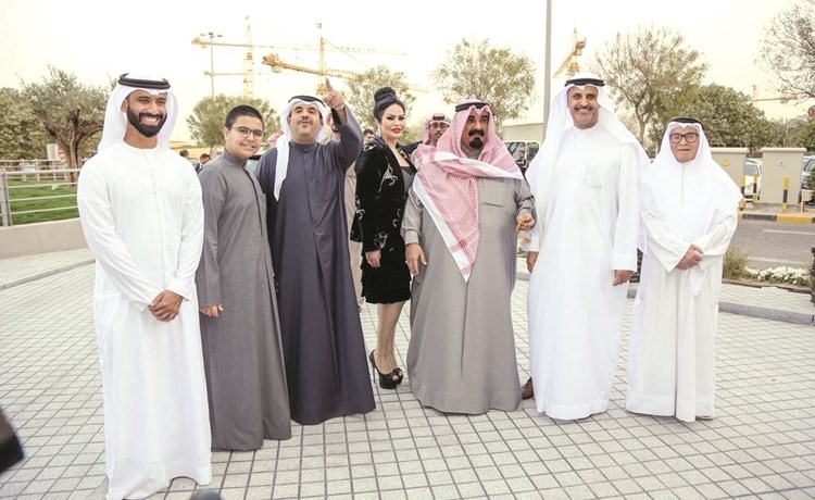 الشيخ أحمد العبدالله ومطر الطاير وخالد الطاير وعدد من الحضور	(محمد هاشم)﻿