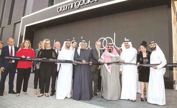 قص شريط افتتاح بلومينغديلز في مول 360﻿