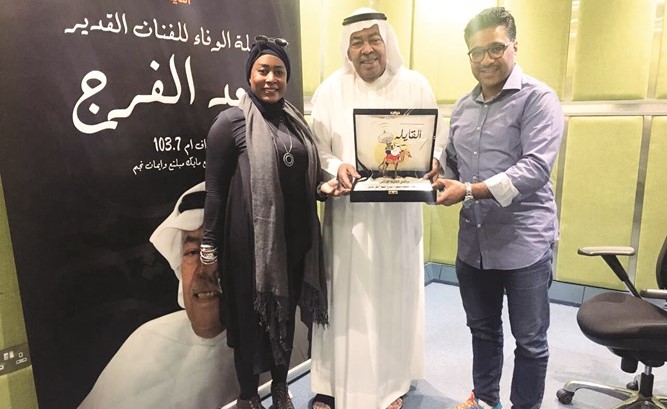 الاعلاميان إيمان نجم ومايك مبلتع يكرمان الفرج﻿