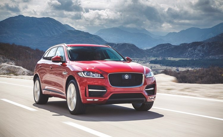 جاكوار F-PACE في التصفيات النهائية على جائزتين مرموقتين من جوائز السيارات العالمية