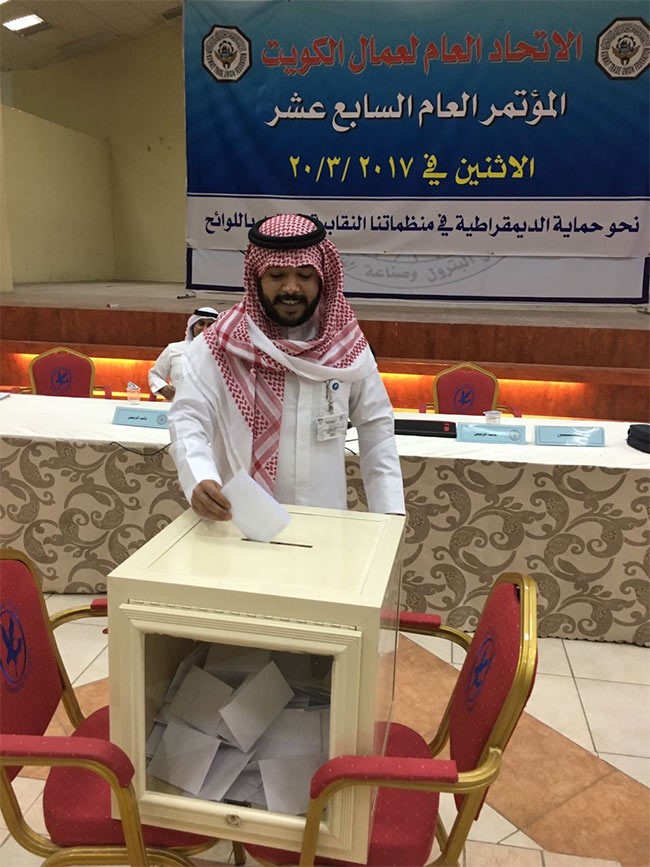  مبارك العجمي يدلي بصوته