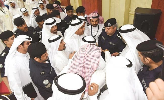  ﻿قوات الأمن تسيطر على الأمر	(أحمد علي)﻿