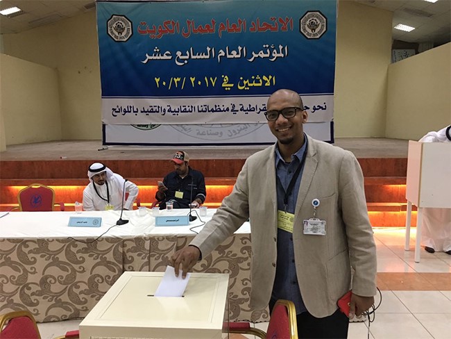  د. عادل الفضل مصوِّتا