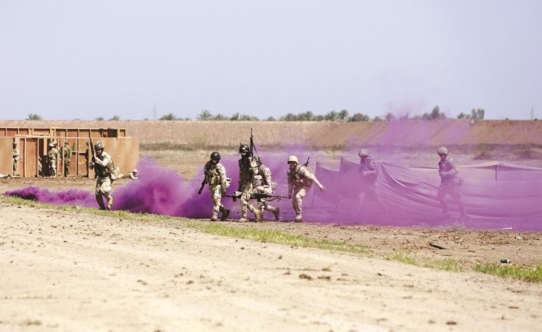 القوات العراقية خلال احد التدريبات على الاشتباك مع عناصر داعش امس	(ا.ب) ﻿
