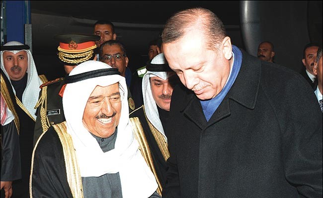 صاحب السمو الأمير الشيخ صباح الأحمد لدى وصوله إلى أنقرة وفي استقباله الرئيس التركي رجب طيب أردوغان