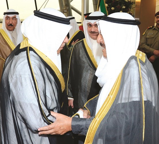 الشيخ خالد الجراح مصافحا صاحب السمو ﻿