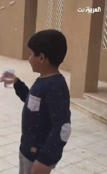 بالفيديو .. من هو الطفل الذي أذن فأبهر السعوديين؟