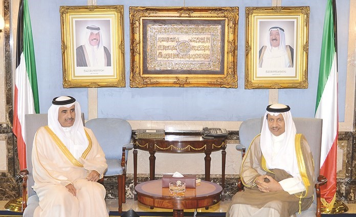 سمو رئيس مجلس الوزراء الشيخ جابر المبارك مستقبلا م. باسمالحمر﻿