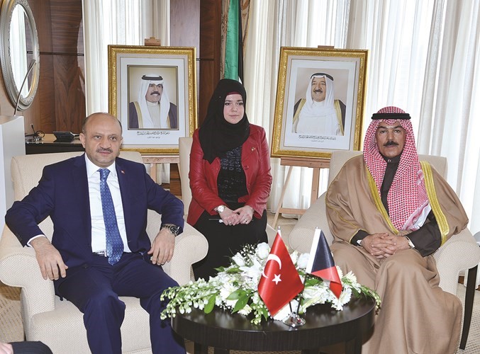 الشيخ محمد الخالد خلال اللقاء مع وزير الدفاع بجمهورية تركيا الصديقة فكري إشق﻿