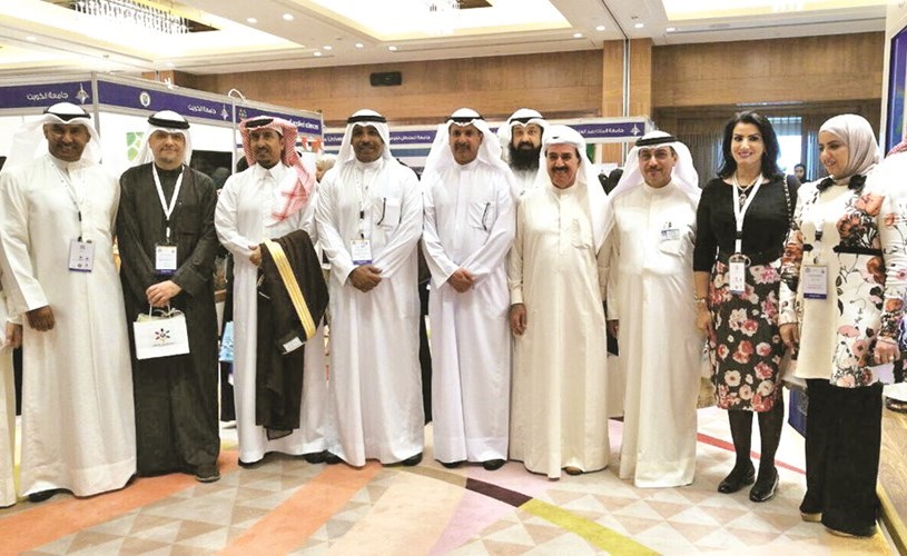 عدد من المشاركين في الملتقى﻿
