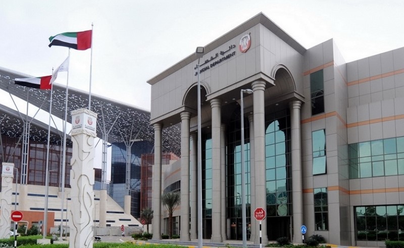 خليجي يبتز الأطفال بعد هتك عرضهم بالإكراه وتصويرهم عراه