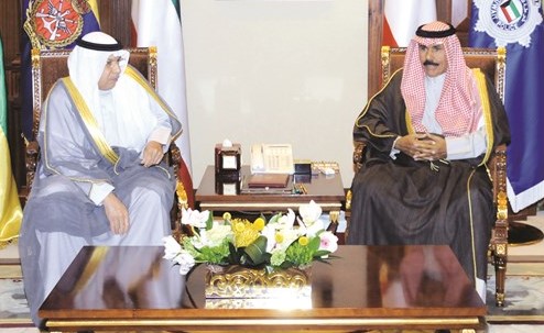 سمو ولي العهد خلال استقباله الشيخ خالد الجراح ﻿