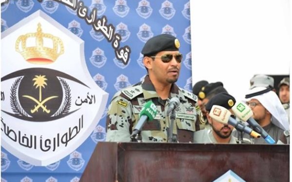 شاهد.. تدريبات "الطوارئ السعودية" القاسية.. التهام حيوانات "حية" للتكيف مع أصعب الظروف وفرضيات إيقاف مطلوبين