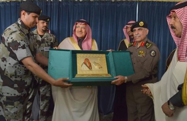شاهد.. تدريبات "الطوارئ السعودية" القاسية.. التهام حيوانات "حية" للتكيف مع أصعب الظروف وفرضيات إيقاف مطلوبين