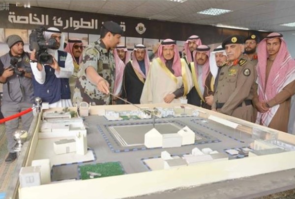 شاهد.. تدريبات "الطوارئ السعودية" القاسية.. التهام حيوانات "حية" للتكيف مع أصعب الظروف وفرضيات إيقاف مطلوبين