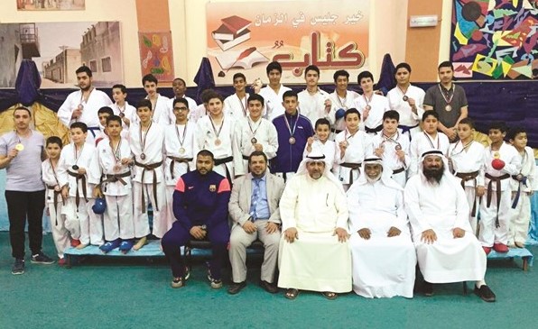 أبطال النجاة متوجين بالذهب﻿