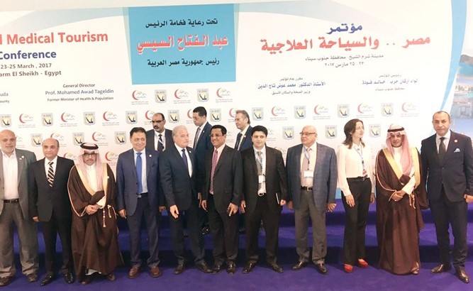 لقطة جماعية للمشاركين في افتتاح المؤتمر 