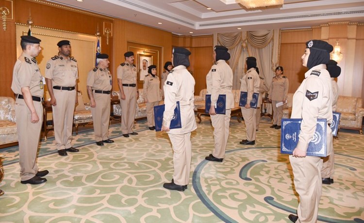 الخريجات خلال تأدية القسم أمام وكيل وزارة الداخلية﻿