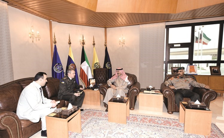 الشيخ محمد الخالد مستقبلا رئيس الاركان الاوكراني بحضور الفريق محمد الخضر﻿