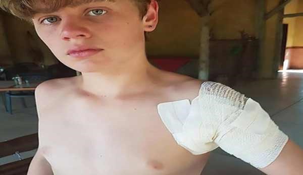 شاهد هكذا تم انقاذ هذا المراهق من بين فكي فهد هاجمه أمام عائلته!