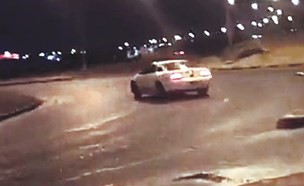  واخرى قام قائدها بعدد من الحركات الاستعراضية﻿