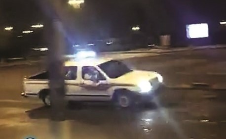 مستهتر يقوم بالاستعراض في دوار الظهر﻿