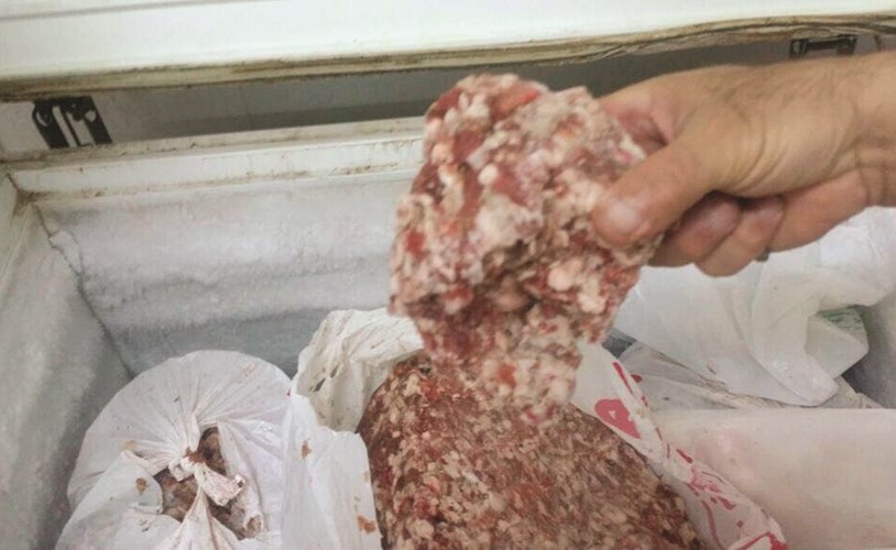 «طوارئ التجارة» تضبط نصف طن لحوم معدة للبيع في مطعم مشهور بحولي