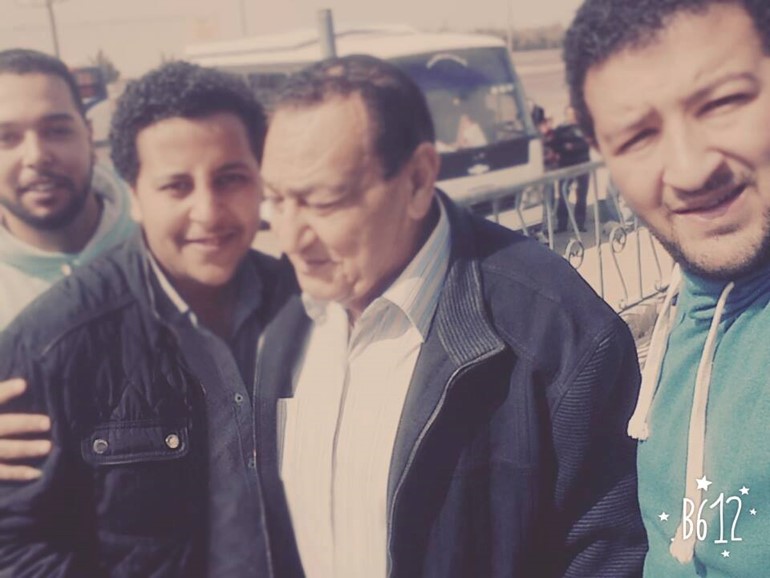 بالصور.. شبيه جديد لمبارك يثير دهشة المصريين