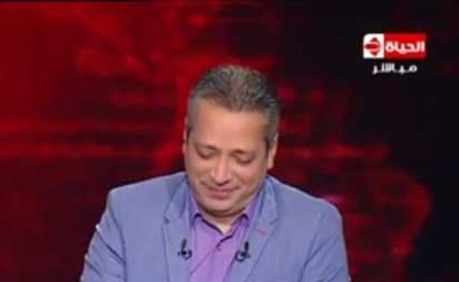 بالفيديو.. إعلامي مصري يتعرض لموقف محرج عقب مغازلة فتاة له على الهواء
