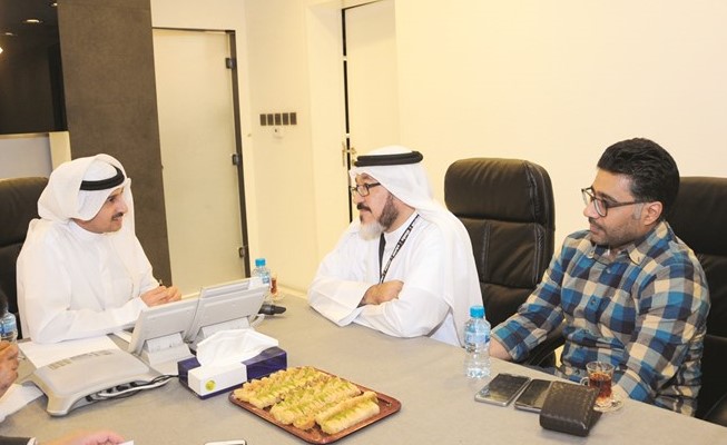 عبدالوهاب البابطين مع مستشار الادارة العامة الزميل يوسف عبدالرحمن والزميل مهند يوسف عبدالرحمن﻿