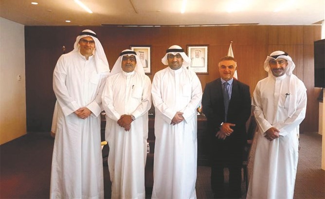 خالد الروضان متوسطا طارق سلطان وعبدالكريم تقي وأحمد البنا وفهد الريش﻿